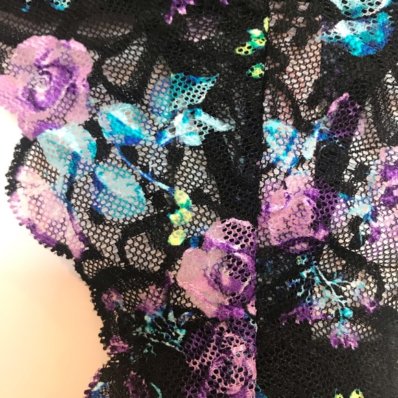 NWT Candie’s Floral Lace Thong Size M - Picture 3 of 3